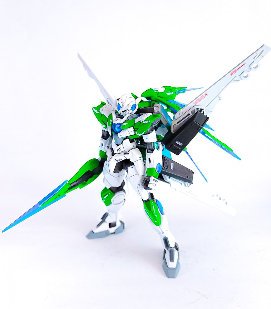 近接特化! という感じだったので、速そうなイメージで背面にスタビライザーを追加しました。ビルダーズパーツ的なやつだったと思います。接続はボールデンアームアームズ?とかなんとかそんなやつです。今は手に入るのでしょうか。