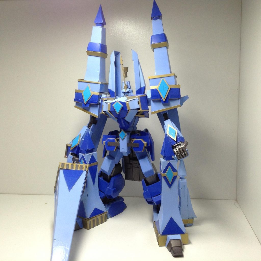 別名AGE‐3キャッスル。いつも通り設定画やアニメCGと睨めっこして作っています青き城塞。両肩と脚部の塔を作るのが一番大変でした💦