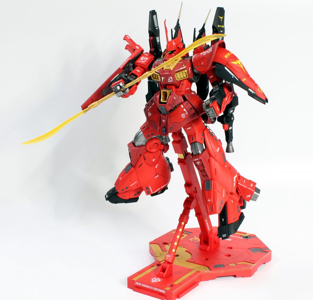 腰にバーニアだらけで行き場所のなくなった薙刀も背中にしょわせて使用可能に。しかしポージングなんとかならんかね←ｽｲﾏｾﾝ