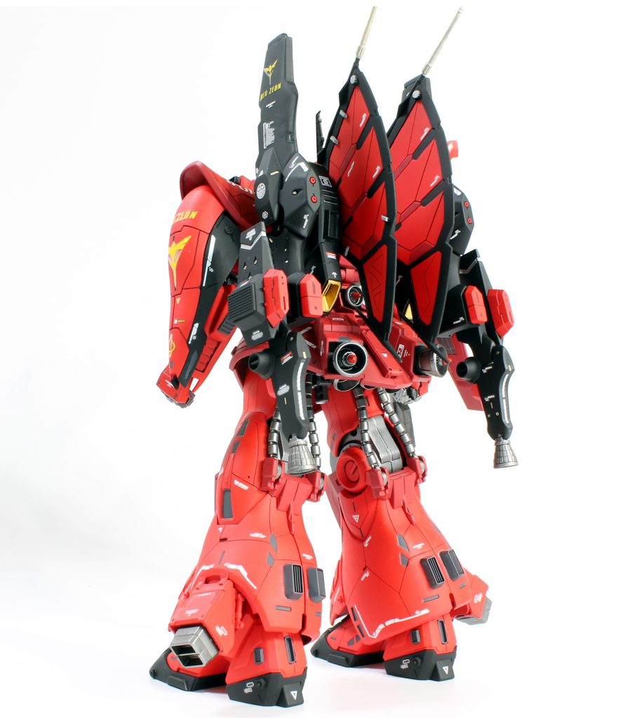 やはり３倍速の高機動型という事でスラスターやバーニア等はマシマシにしてコンテナファンネルも画策しましたが、まだそこまでではないかなと、こちらも廃止。代わりに大型バインダーを装着。