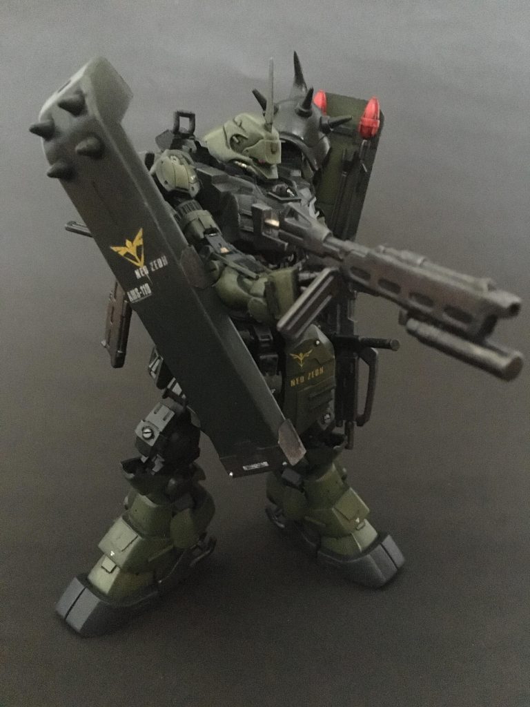 旧キットギラドーガにはマシンガンが3個も付いてきたので(めっちゃお得！)三つとも装備。