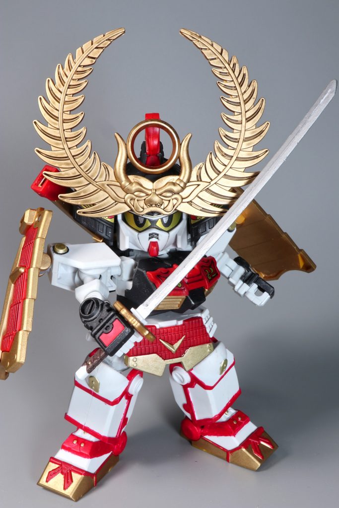 愛刀 童子切安綱もともと刀身が長かったので、CSフレーム化で丁度ピッタリになりました。刃部分はそれっぽくするために、前側はシルバー、後ろ側はスチールグレーを塗っているのですが、パット見全然分かりませんね。ここは次回への宿題事項。