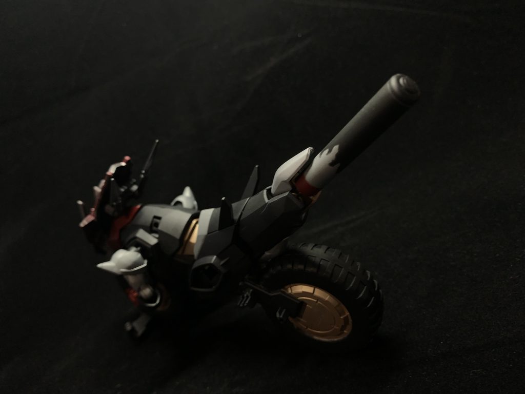 マフラーにマスキングで炎の模様を入れてみました。(マッハドライバー炎の影響かもしれませんw)