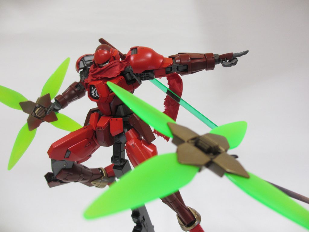 ヴェイガンスレイヤーの投げるビーム・スリケンはXリョウイキ=ジツにより狙い過たず敵を切り裂くのだニンジャといえばスリケンは必要かと思い作成。Rギャギャのシールドについてるパーツを使っております。