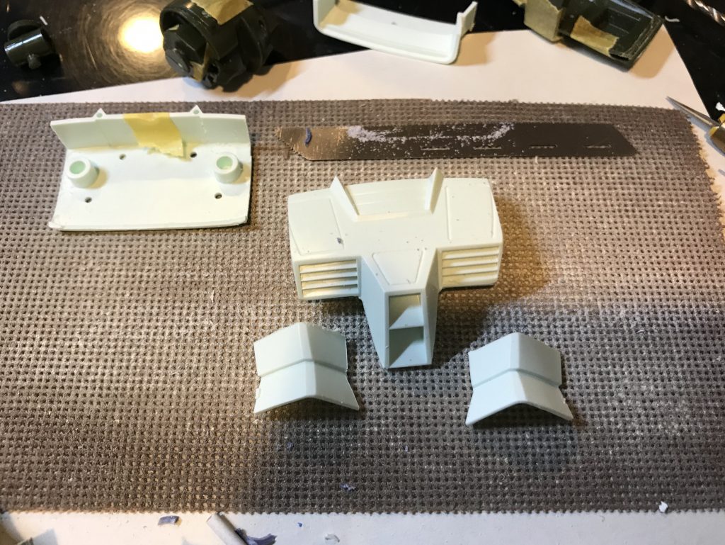 胸部と腹部を切り離して，それぞれ幅詰め．胸は肩口を3mmくらい詰めたと思います．