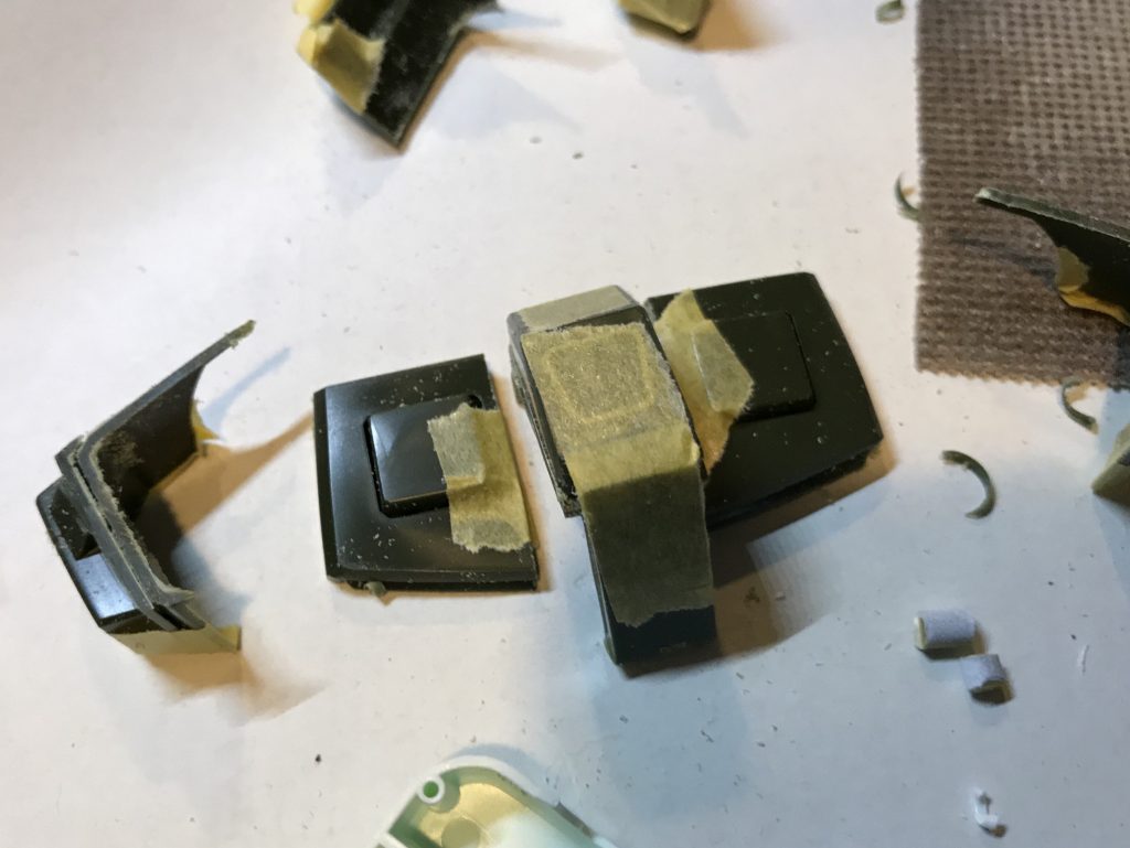 腰パーツは切り離して可動するように．