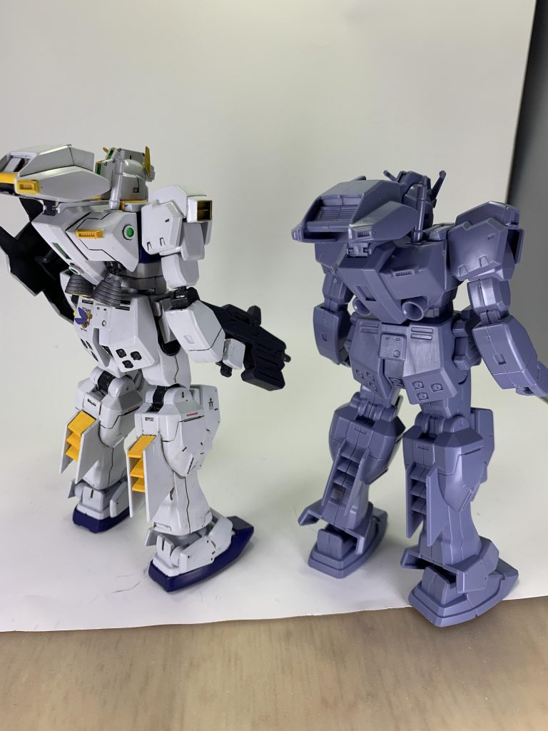 バックパックにモールド等を追加してます。バーニアもビルダーズパーツに交換。ふくらはぎ部分も大型化。