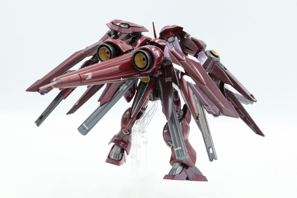 背面です。肩の増加装備はノーネイムライフル二つを軸に作っています