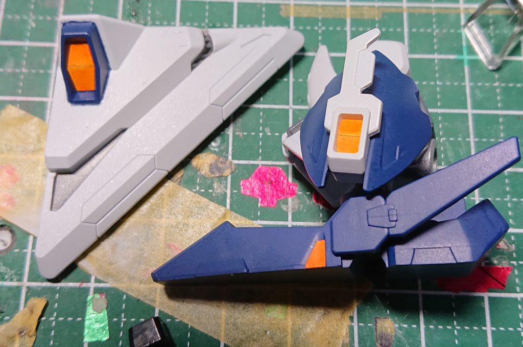 オレンジの塗り分けは付属のシールを塗装して貼り付けました