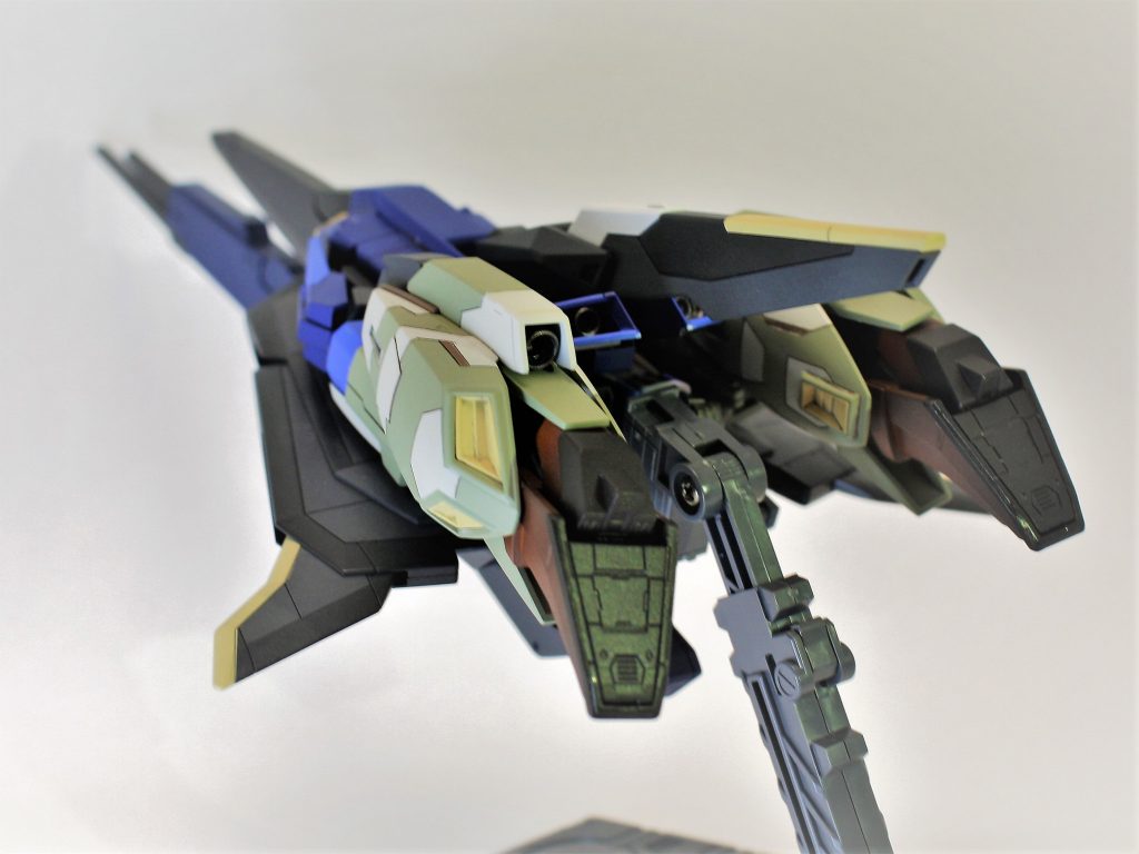 バックショット。変形のことはあまり考えずに配色しましたが、なかなか面白くまとまってるんじゃないでしょうか。革靴の裏側が見えるのが気に入っています。