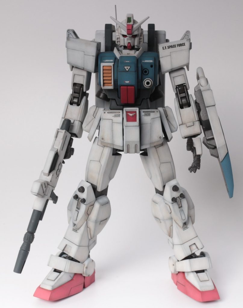 素立ち。ブレードアンテナが白いですが、震える山では白く描かれていたので、白くしてみました。