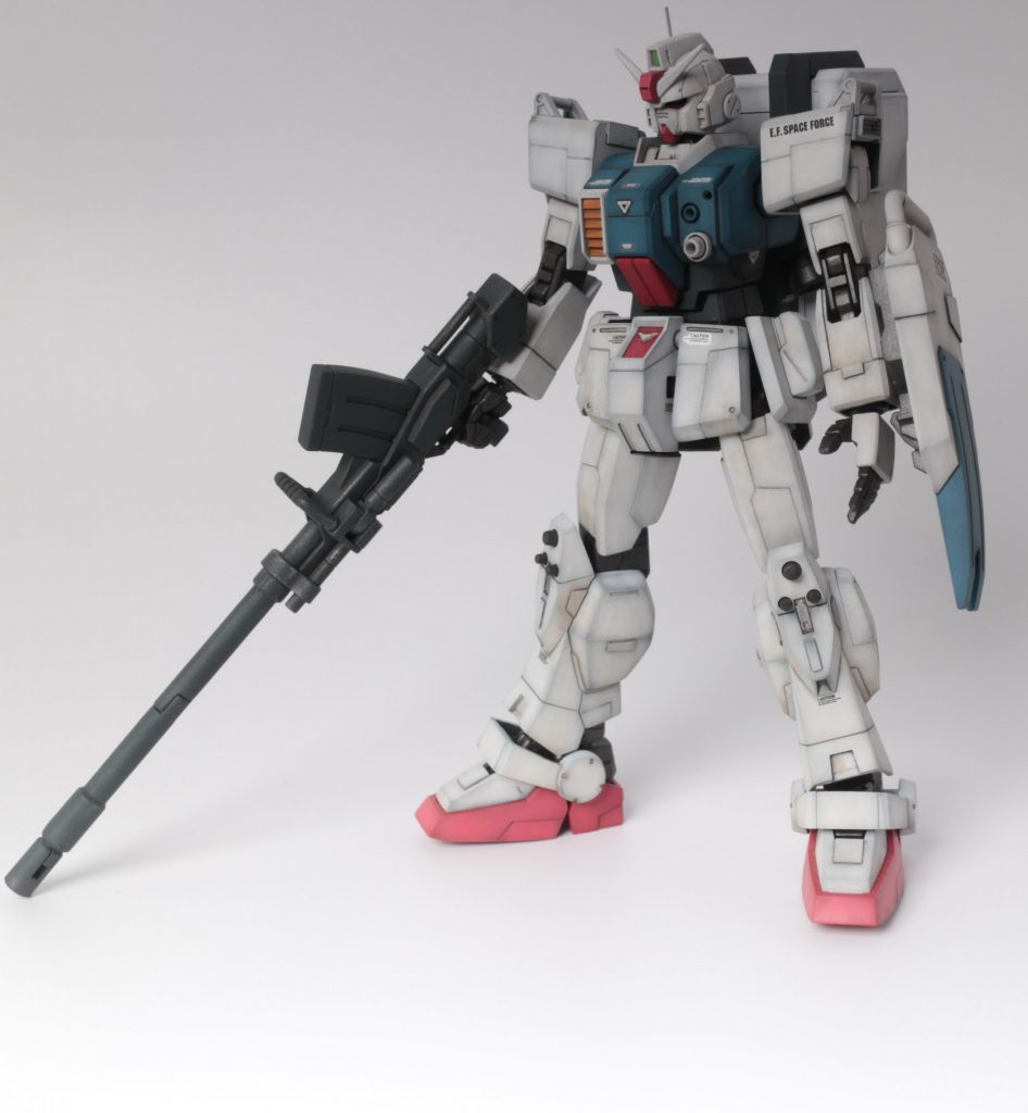 180mmキャノンもまた陸戦型のトレードマーク。