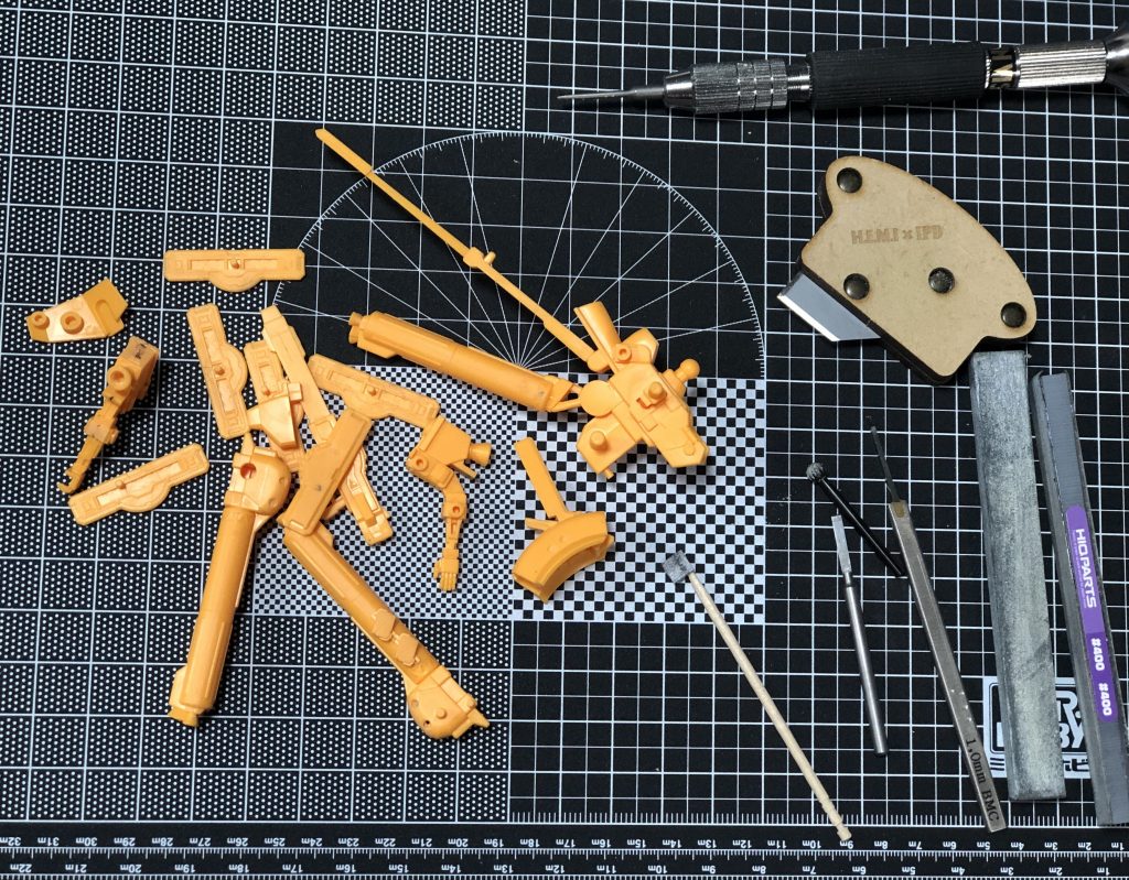 ▲製作工程の画像が一枚だけありました、だから何だという写真ですね(笑)4体共通でゲート・合わせ目消しとモールドの彫り直しのような基本工作を行っています。