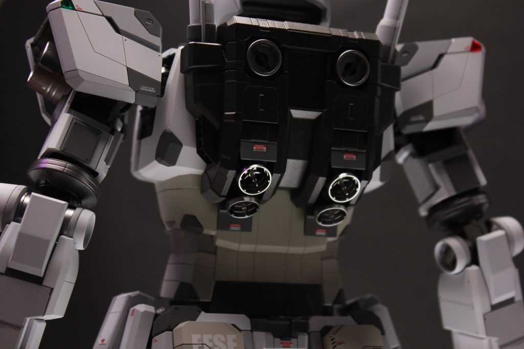 バーニアやシリンダーはスーパークロームシルバー2で塗装