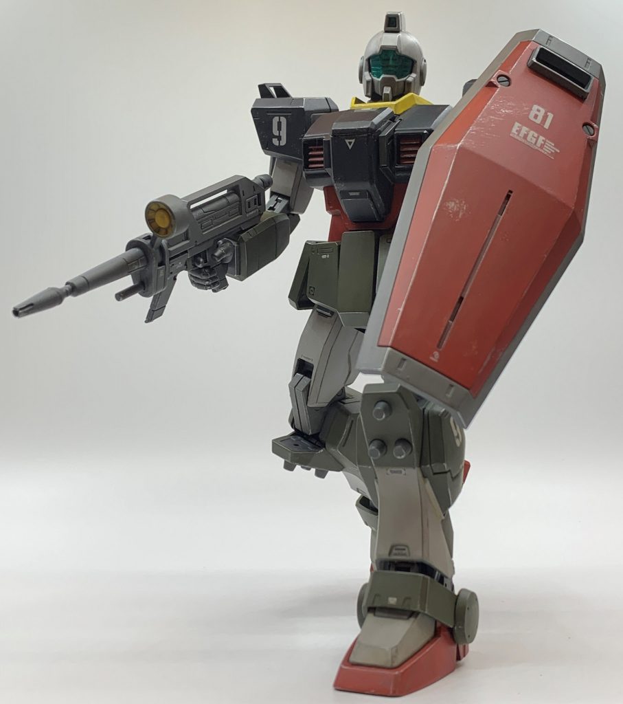 一部のパーツ割りが単調だったりドライバーが必要だったり、膝関節部を覗き込むとポリキャップが見えていたり、可動範囲がイマイチだったりと、所々時代なりの古さは感じますが、グッドスタイル＆ディテール、合わせ目も比較的少なく武装も豊富に付属し、今の目で見てもまだまだ現役感のあるキットだと思います。来年頭に出るMGドムVer.1.5のように、一部リファインの流れを汲んでくれると良さげですね。(Ver.1.5ドム欲しいですが、まともな値段で買える日はいつになることやらですね...。)最後までご覧いただきありがとうございました。