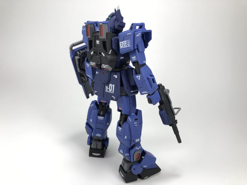 [DeepL]赤い通気口はハンドペイントです。