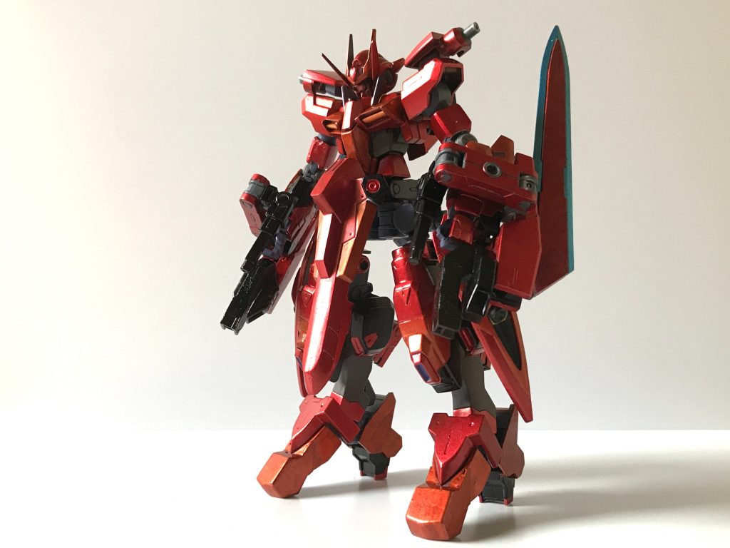 PGN-0000/ab ガンダムセイムヴルード。クロノ09さん(Twitter:@KuronoF0009)が展開されている「オルタナティブコン」に参加するための作品として製作しました。機体設定として「ガンダムヴルードをコピー・改ざんした機体」ということにしています。そのため00ガンダムとキマリスヴィダールをベースに、さらにジャンクパーツを組み合わせて作りました。