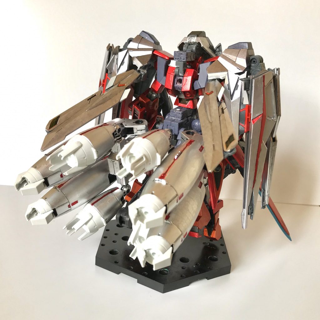 セイムヴルード・リライザー前回投稿したセイムヴルード専用追加装備として製作しました。主にノーネイムライフル3セット、アウンリゼアーマー2セットで構成。アウンリゼアーマーはアーマーとしてではなくブースターとして使用します。画像は防御型のスケアクロウモードⅡ。