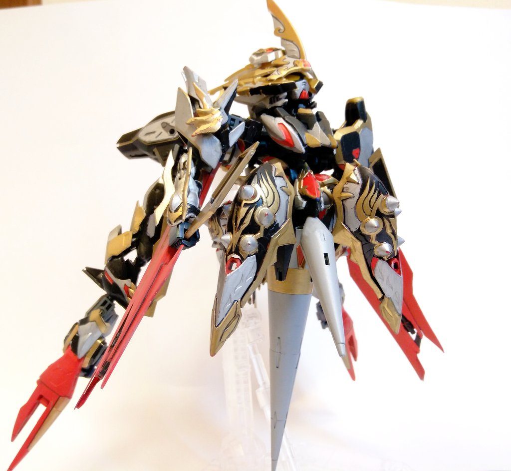 最後に、前回投稿した「アサルトハルク・ウリエル」を。（投稿ページも見てみてね！）どこに何のパーツを使っているかは一目瞭然ですが、全体のシルエットはこんなに変わります！しかも、武器・ハンドパーツ・ヘルメット以外は差し替えなしで変形できるのです！！  最後までご覧いただきありがとうございました！ヽ(^0^)ﾉ 