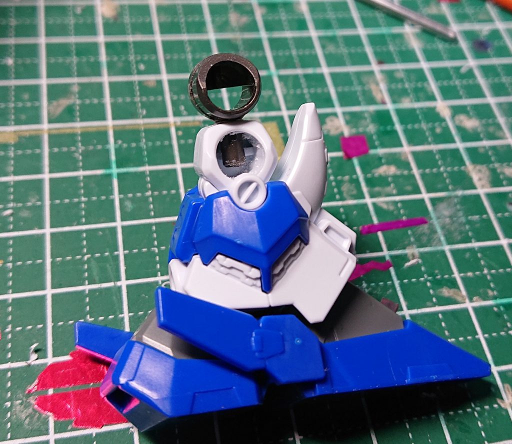 足の付け根はHGアリオスガンダムのものを使い、足が長く見えるようにしました。