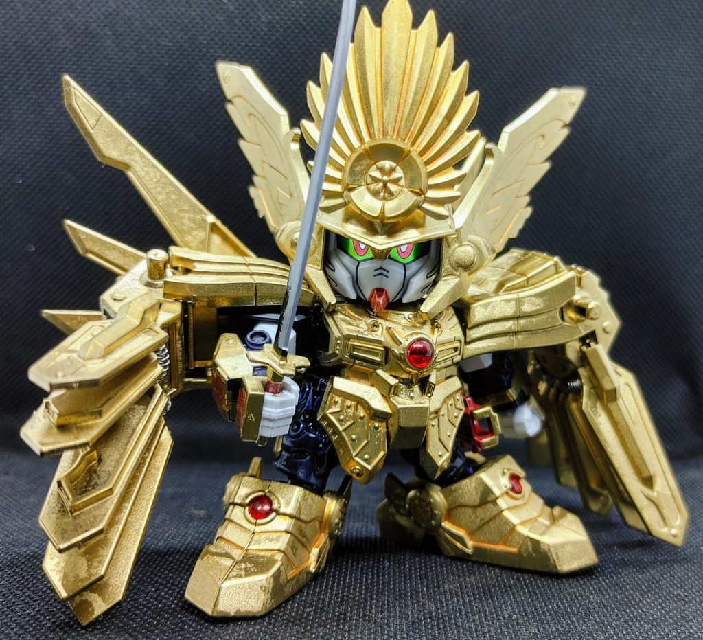 本来の頑駄無大将軍ならクリアパーツが緑だったり目の色は外が黄色だったりするんですが、これはこれでいいじゃん、みたいな。あと烈伝の烈火武者頑駄無より可動が増えてるのがめちゃくちゃいいですね。