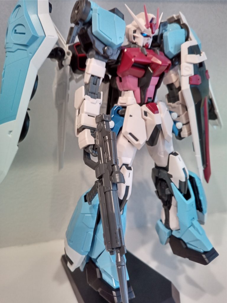 スラッシュザクファントムのようなシルエットにもビームアックスはあまり合わないかな？と思い不採用