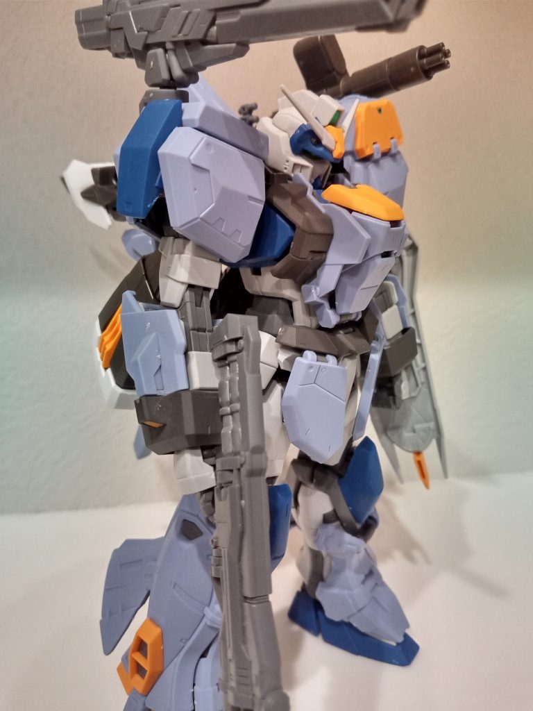 ウイングなし、こちらも元のアサルトシュラウドさがよい！