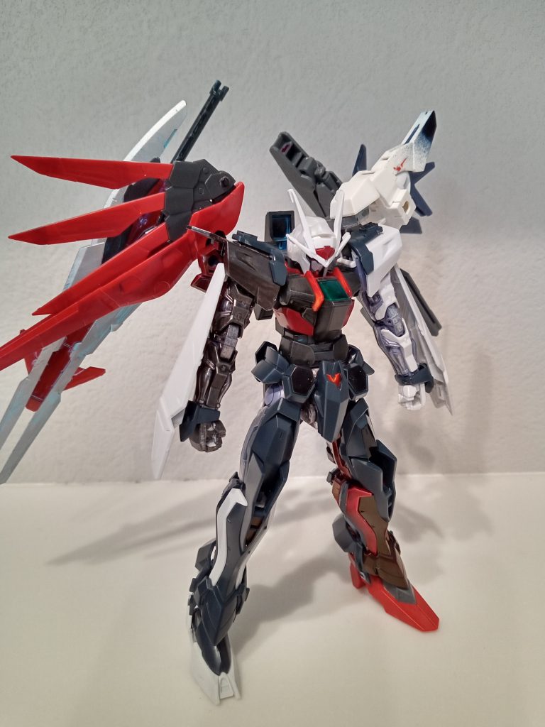 赤とメタリックブラック基調