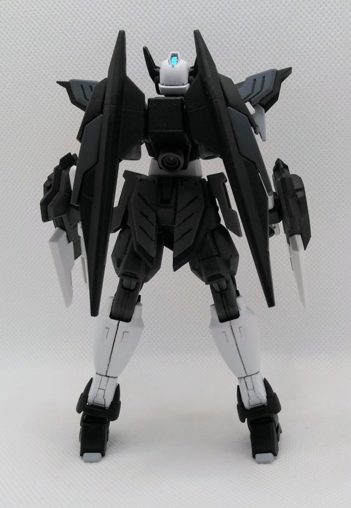 後ろバックパックは黒をメインに塗装してますが一部塗らずキットの成形色ままにしています