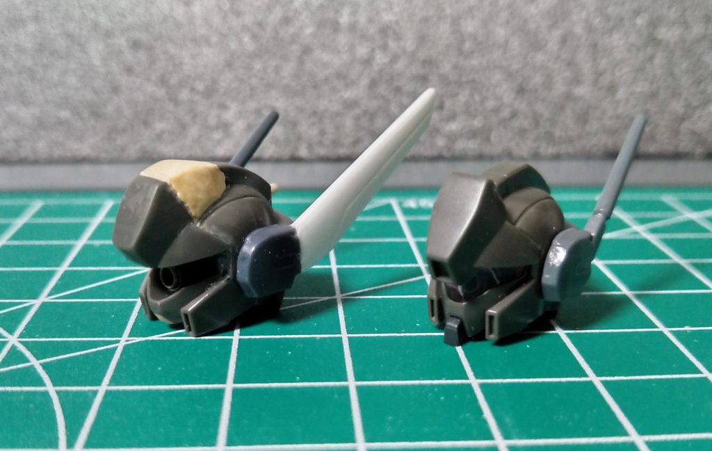 ちょっとパテ盛りやら加工が増えてしまった２号機。アンテナ類は１号機と同じくドラゴンハングの羽根とバルカンポットのアンテナ。バイザーは100均の硬質系透明プラスチックカード入れを切ってサイズ合わせてクリアグリーン塗装して瞬間接着した物。