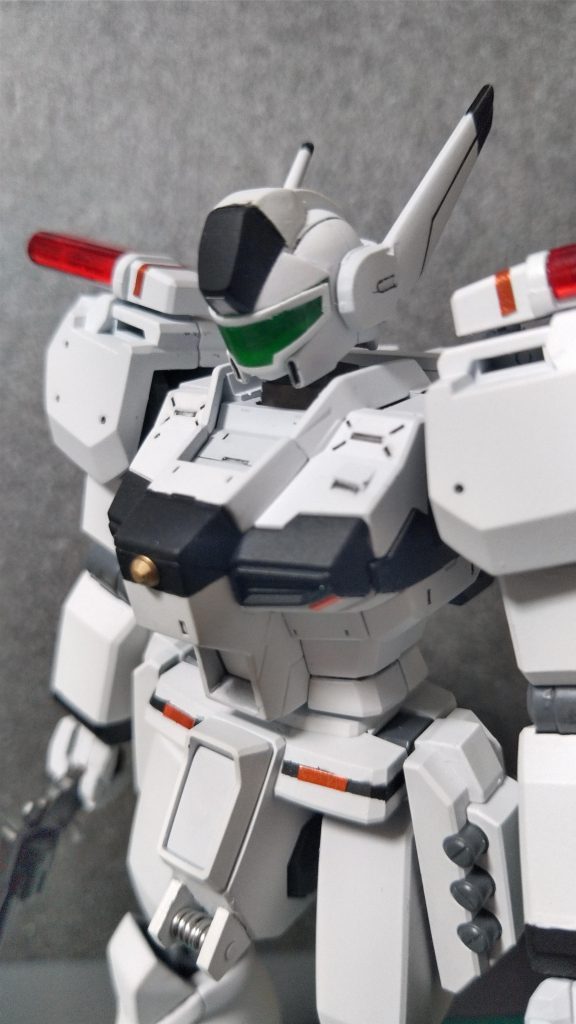 頭部は１号機と違ってエコーズジェガンの流用なのでバルカンポットが付属していない。