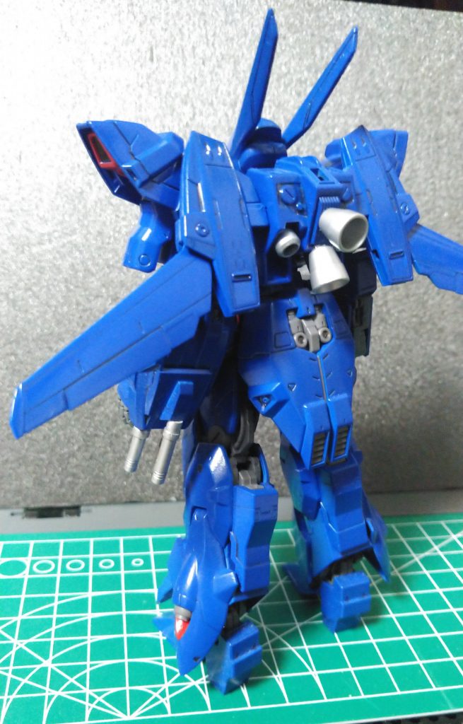 斜め正面と斜め後ろからのショット。