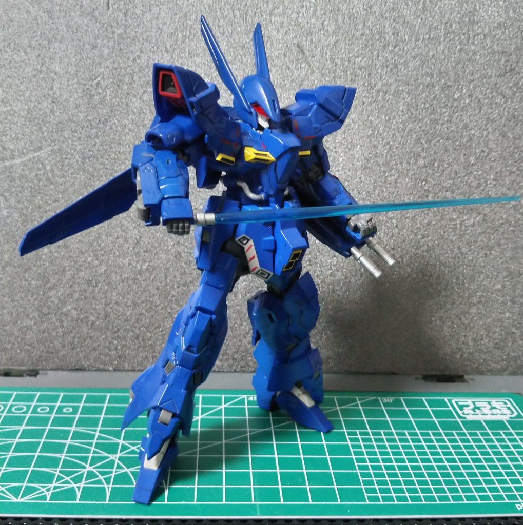 プラズマカッターはEx-Sの青色サーベルが良い味を出してくれています。左腕がプラズマステークに換装されているので抜刀モーションはしてません。プラズマカッターは換装武器として後ろ腰の四次元ポケットから取り出して使用します(笑)