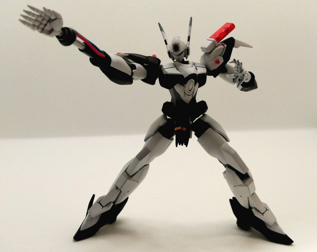 大型火器の運用を抜きにしても達筆すべき点ではH.O.Sによる操縦者に対する補助であり機動性、更にはM.S.G社製のマニュピレーターによる近接戦闘である。貫手と呼ばれる一撃は強固な装甲をも貫き、更には物理的に接続しアンチプログラムを流す事も可能。