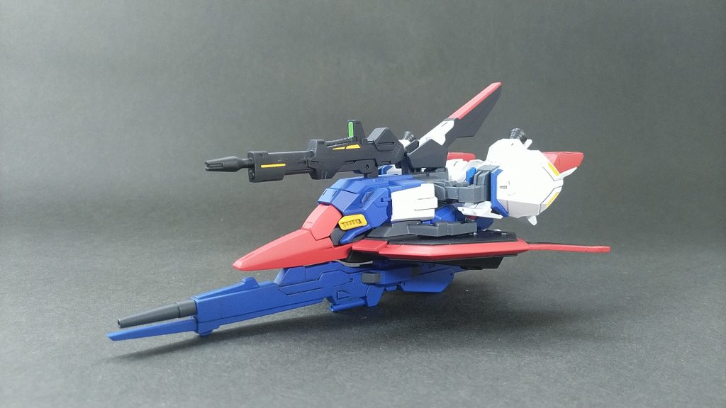 シールドにハイパーメガランチャーをつけることで、ウェーブライダー状態でも搭載可能に。