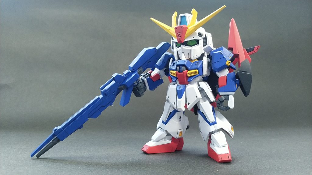 ハイパーメガランチャーは、プラ板からの自作、雰囲気重視で。ゼータガンダムは、腰回りがスカスカ気味なのでフロントアーマーを角度変えて付け直し、サイドアーマーを大きくしました。