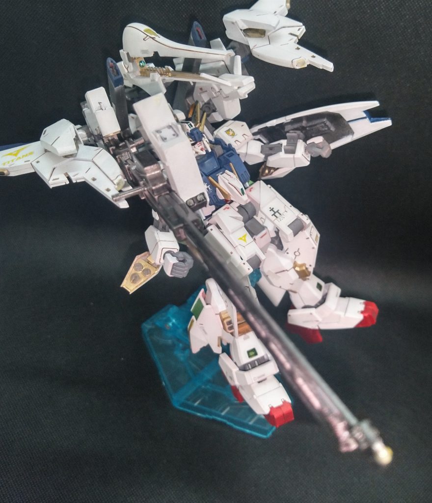 差し替えでプリムローズのバレルオープンが可能。フライルーも展開してビームライフルを接続出来ます。