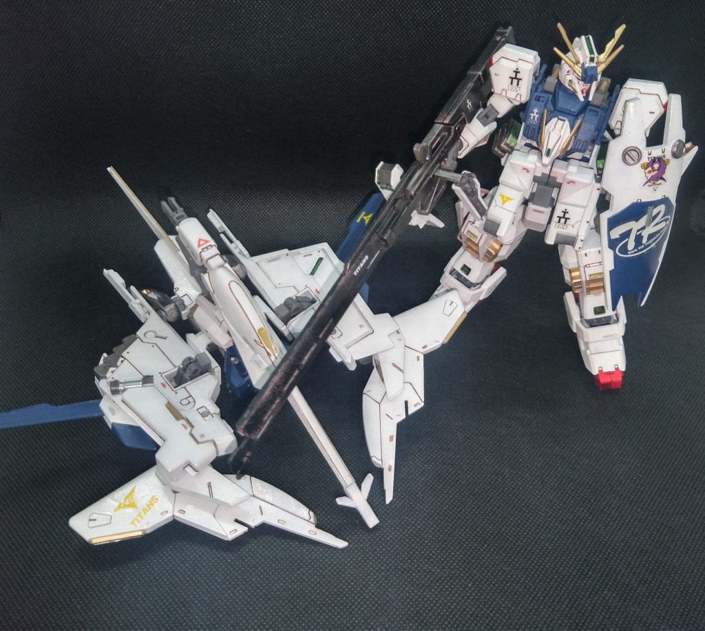 フライルーはバックパックを開口して差し込み式で取り付けしてます。が、バックパック毎外した方がユニットが纏まります(笑)