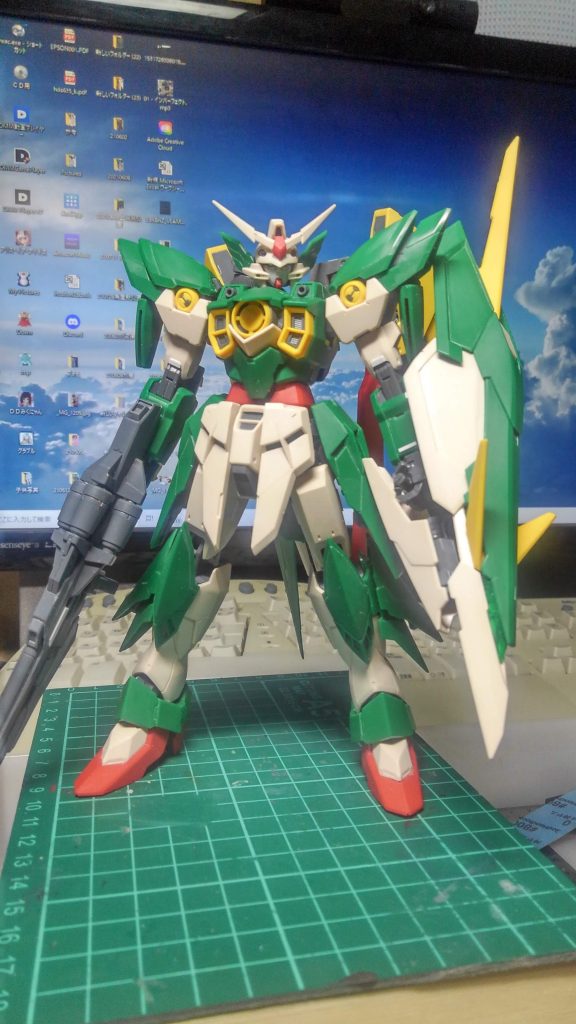 まずは組み上げてデティールを入れてゆきます。完成までウイングをつけるのを隠しておきたくて、ツイッターに写真を貼るときは毎回外してましたw