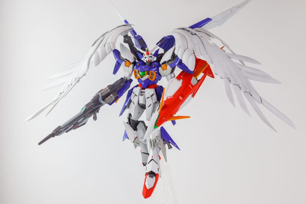 ウイングガンダム!って感じの定番ポーズ
