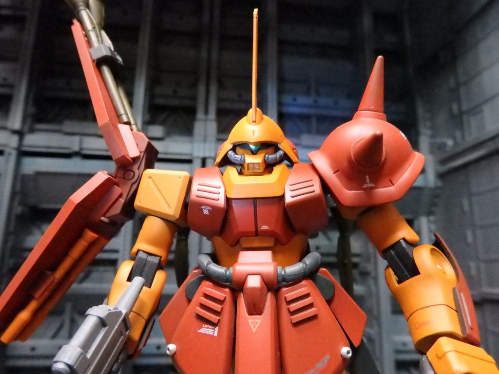 モノアイは付属のシールです。撮影時、百均のLEDライトで照らして反射させています。最後までご覧いただきありがとうございます。