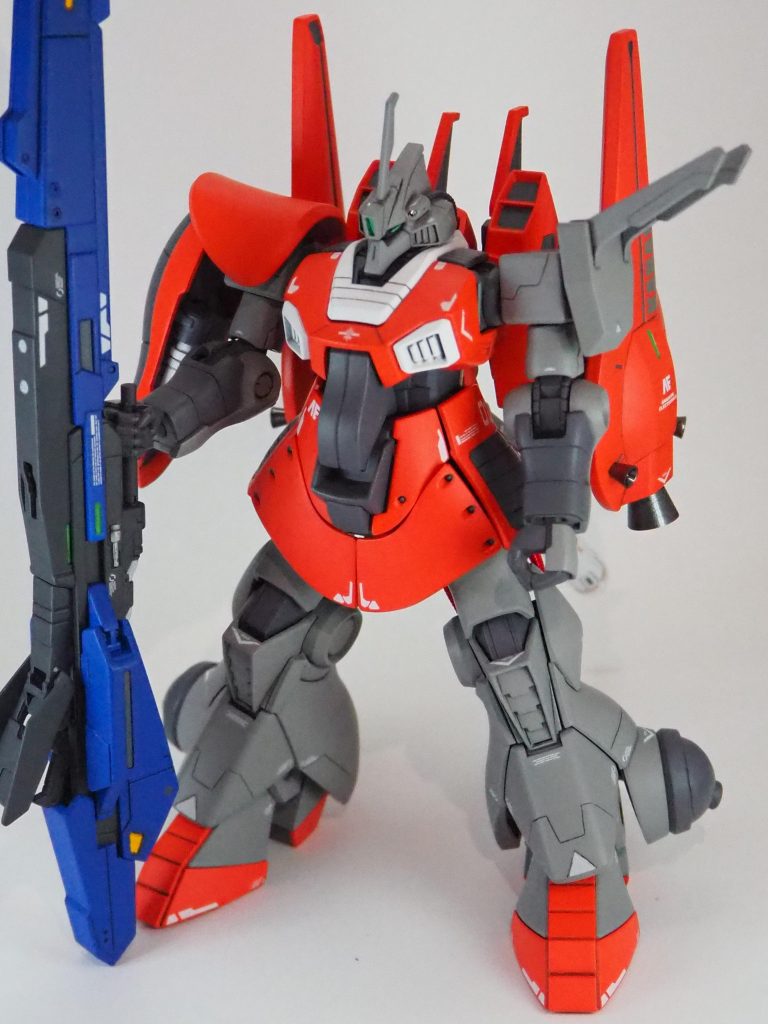 仮組からの分解の際、左肩の関節がねじ切れたためポーズはあまりとることができません。部品調達して直します…最後まで。覧頂きありがとうございました。