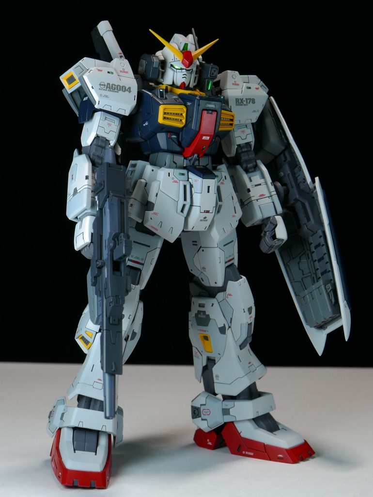 ディティールアップはスジボリがメインで、若干アートナイフによるフェイスラインの整形とプラ板工作の追加を行いました。