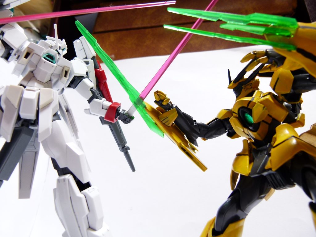 AGE-2と・・・・・・先日はガンダムベースで青バンダイになったガフランとドラドを買ってきているのですが・・・いつ使うことになるのか・・・