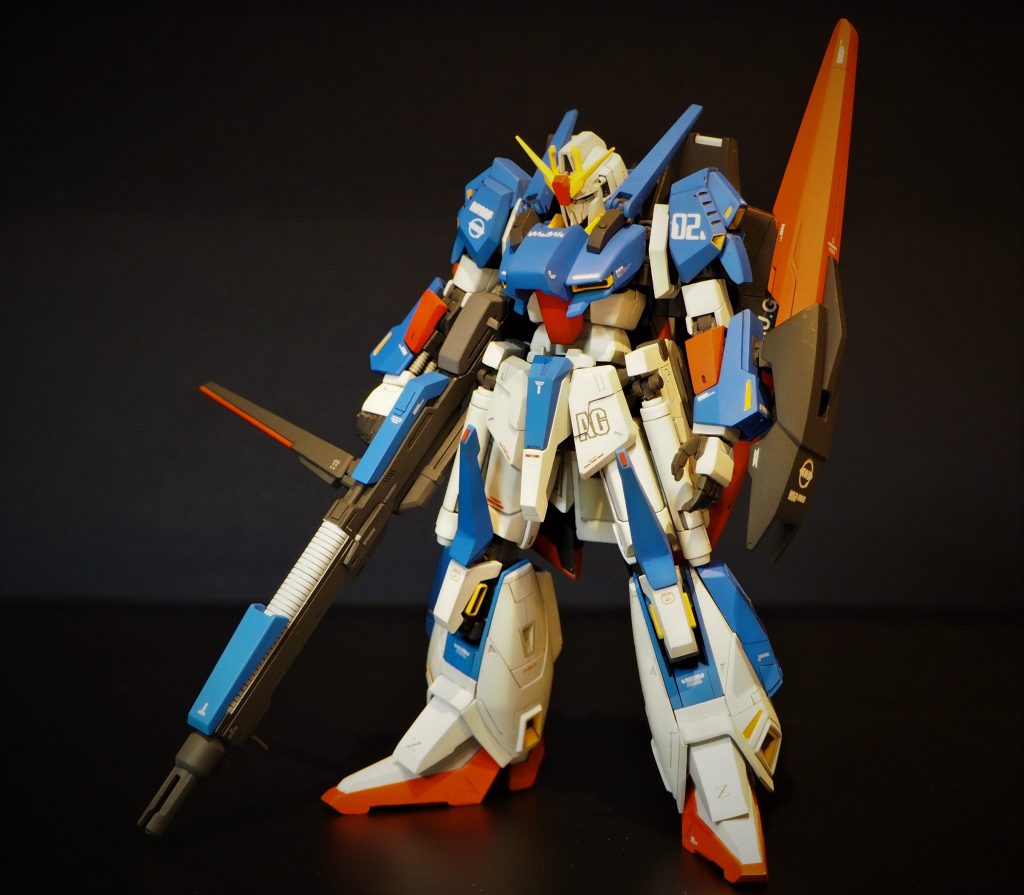 強化パーツを組み込んだZガンダム。大きく変化しているのは胸部、サイドアーマー、膝以下の脚部、ビームライフル。