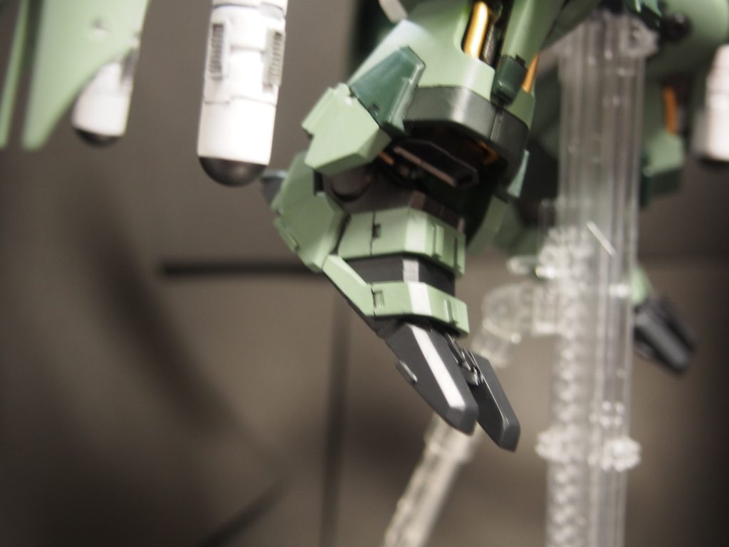 足も、クィン・マンサをイメージして改修しました。