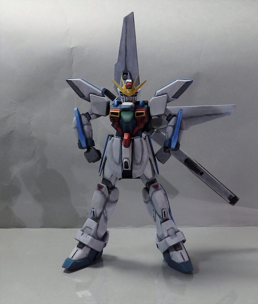 弄ったのは主に胴体だけですが若干スマートになった感じがします。本体と発光部分の青味が気に入ってる。