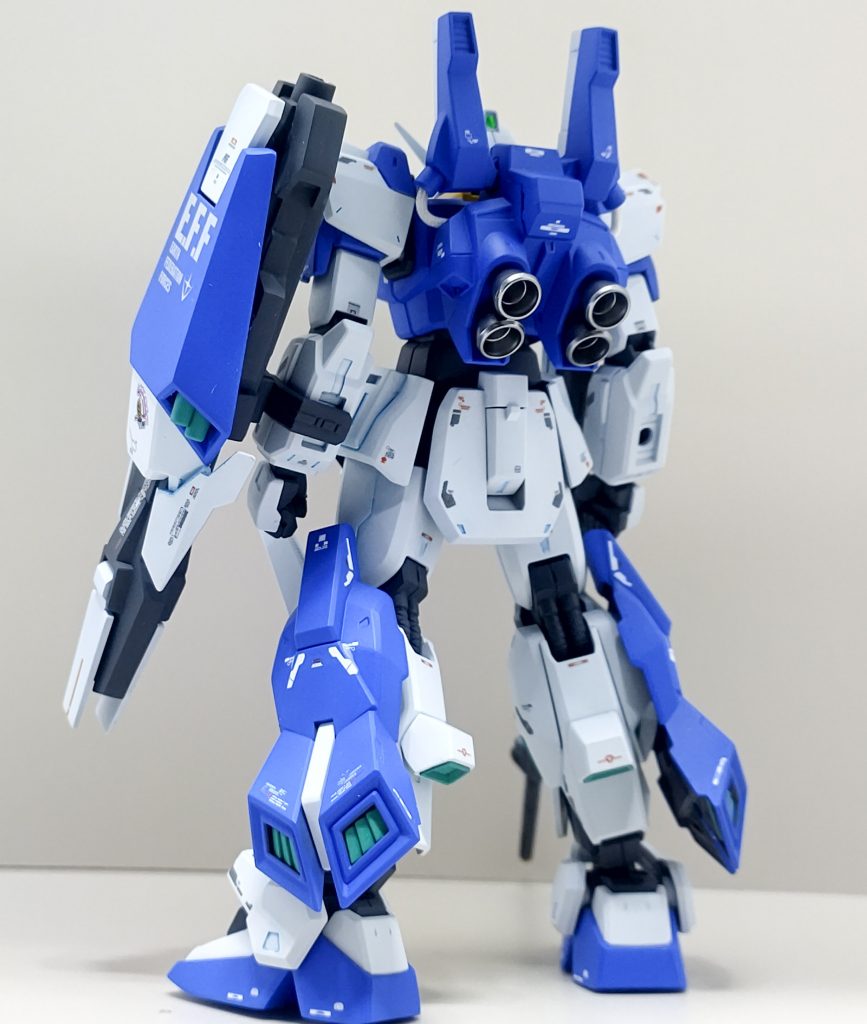 そんな思いに耽ているとメカニックが話し掛けてきた。まだこの機体は完成形ではないと言い始めた…追加兵装が付いたらまた呼ぶよと初老のメカニックが声を掛けてくれたので、軽食を摂りにMSデッキを離れた。