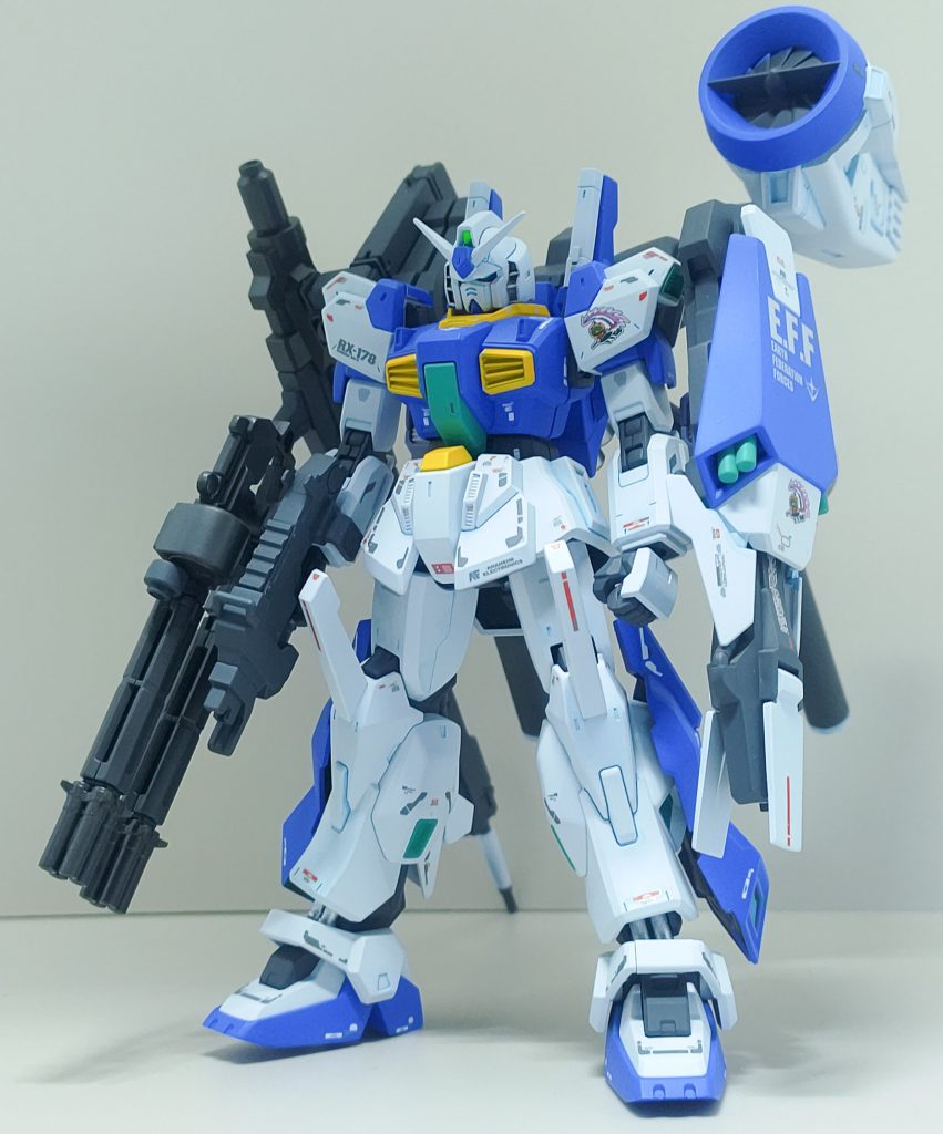 2時間後完成したとの報告が来てMSデッキに戻るとそこには何故か見覚えのあるシルエットがあった。追加兵装をした機体はかつて「開花」の名を冠した機体にそっくりだった。苦い思い出が押し寄せてくるなか、正式な機体名を初老のメカニックが伝えてくれた。ガンダムMk-Ⅱ改/フルブルーム。意味は「満開」。悪い冗談だろ…