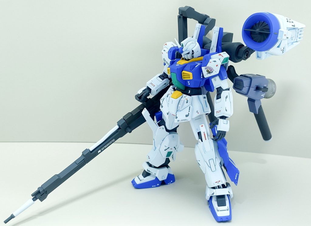 コンセプトは1機による多目的運用。概念までそっくりだった。長距離レンジからの狙撃に、防御兵装であるIフィールド。更にオプションでビームガトリング装備のまさにてんこ盛りというやつだ。